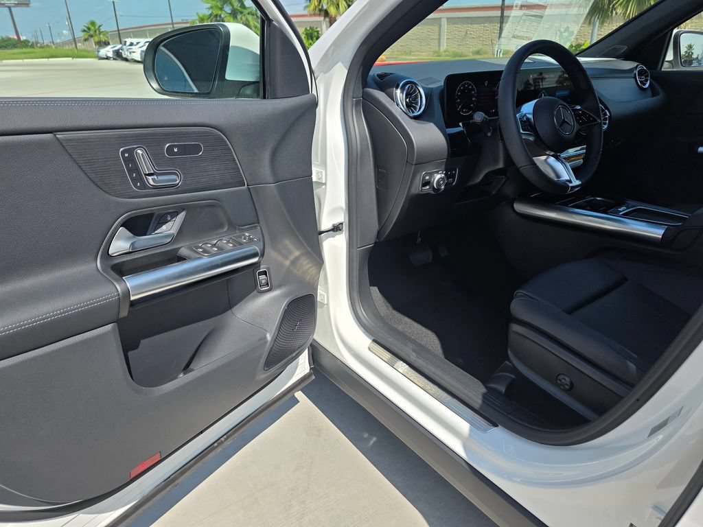 New 2026 Polar White Mercedes-Benz GLA 250 image 40