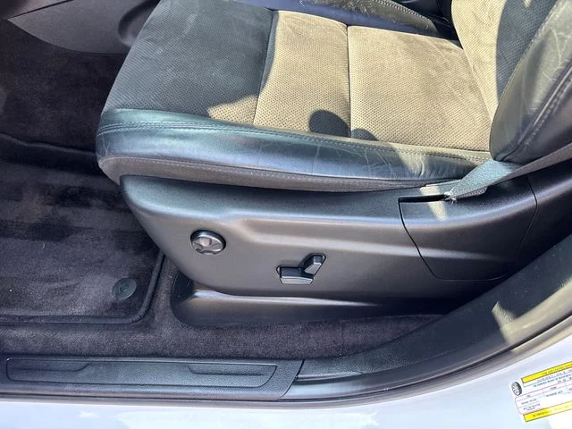 Used 2019 White Jeep Altitude image 7