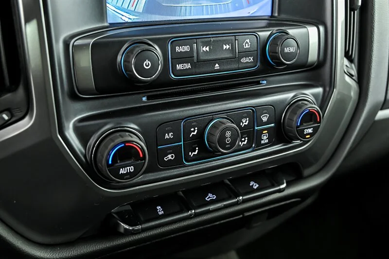 Used 2017  Chevrolet LT image 22