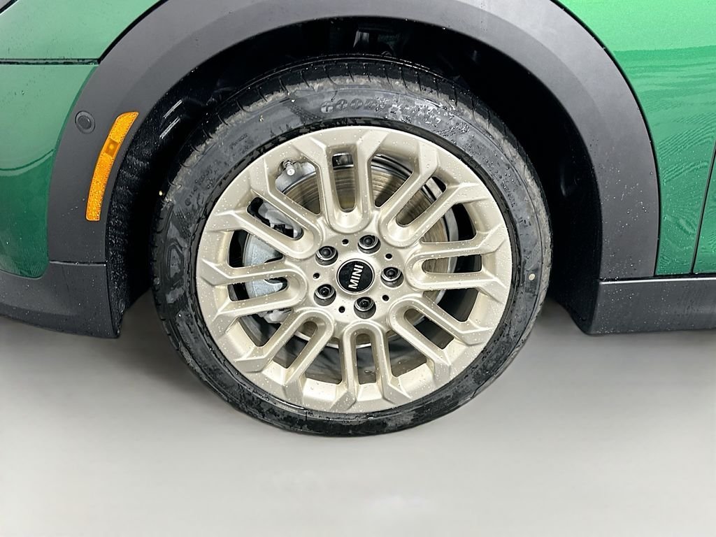 Used 2025 Green MINI Iconic image 22