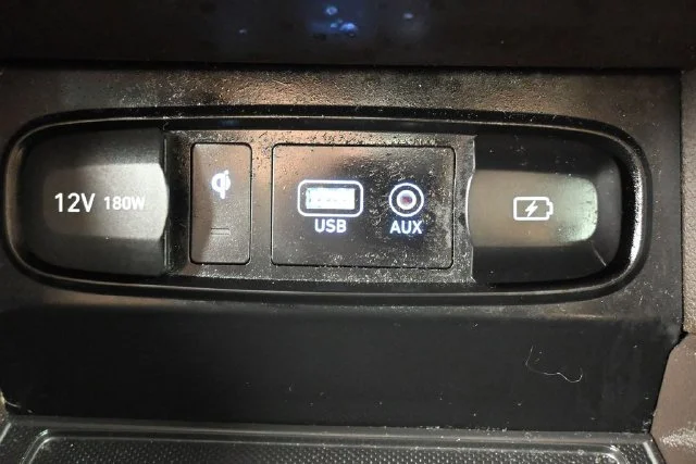 Used 2020 Black Hyundai SEL image 25