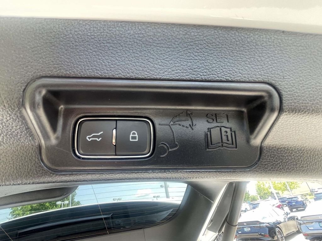 Used 2021 White Ford XLT image 10