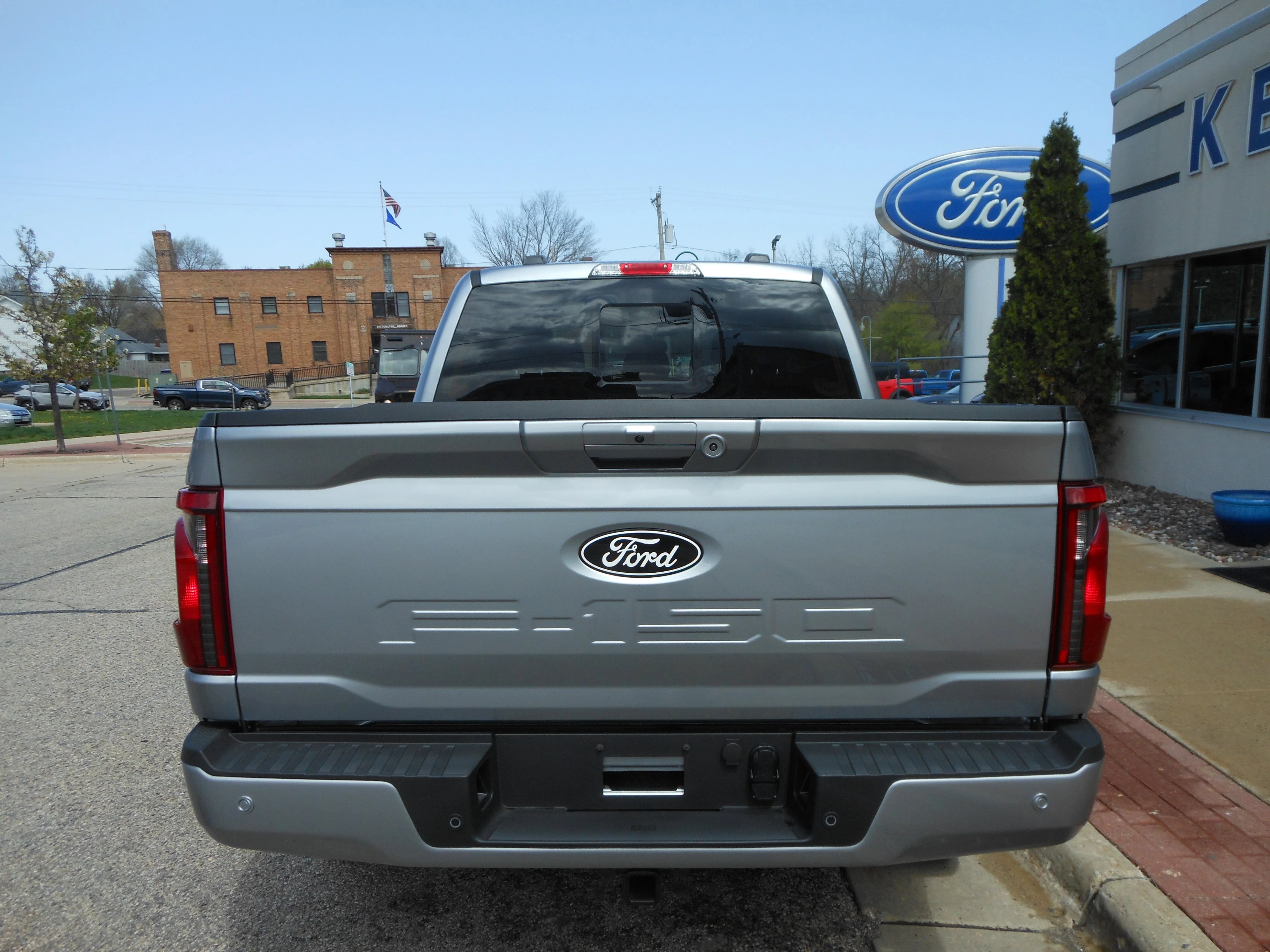 New 2026 Iconic Silver Metallic Ford XLT image 4