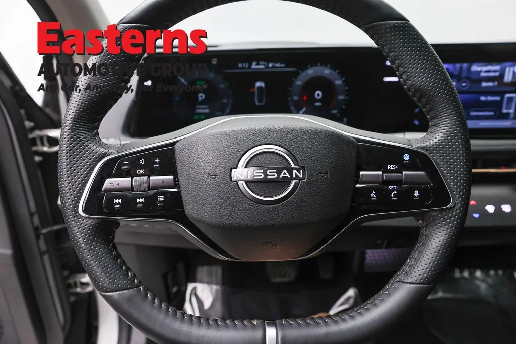 Used 2023 Silver Nissan ENGAGE image 10