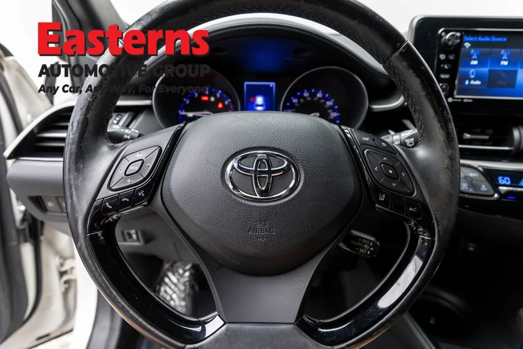 Used 2018 White Toyota XLE Premium image 10