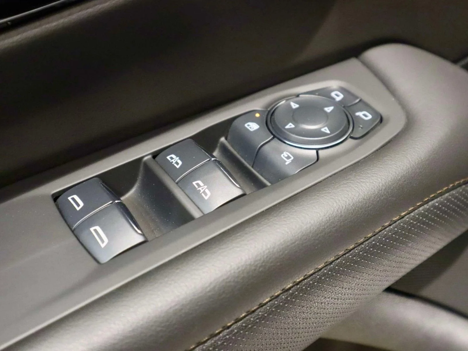 Used 2025 Iridescent Pearl Tricoat Chevrolet High Country image 24
