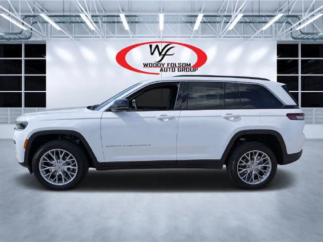 New 2027 Bright White Clear-Coat Paint Jeep Limited image 6