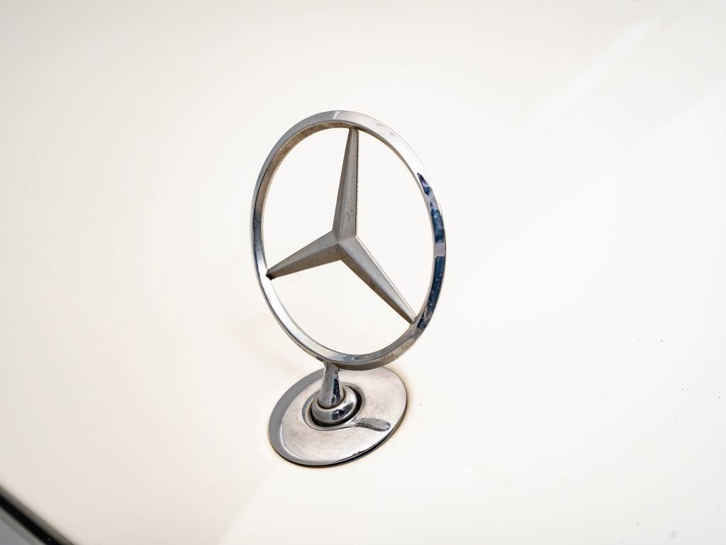 Used 2012 White Mercedes-Benz E 350 Luxury image 3