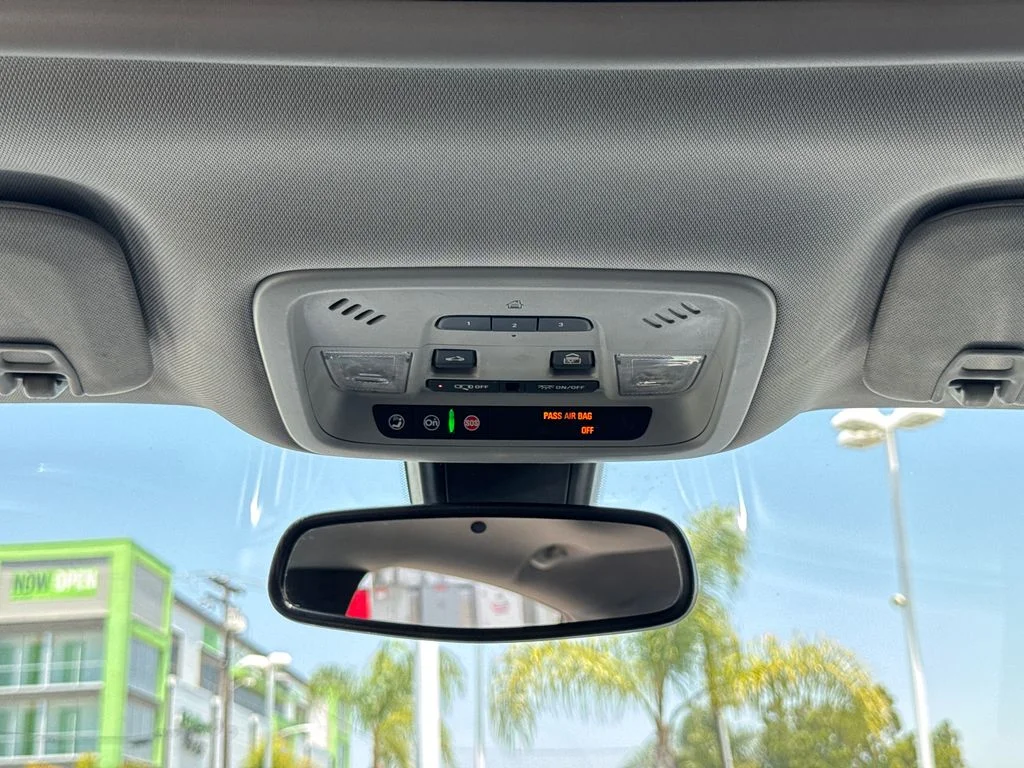 Used 2018 Gray Chevrolet Premier image 24