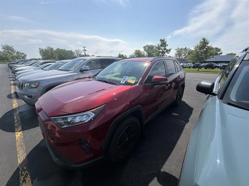 Used 2019 Ruby Flare Pearl Toyota XLE image 3