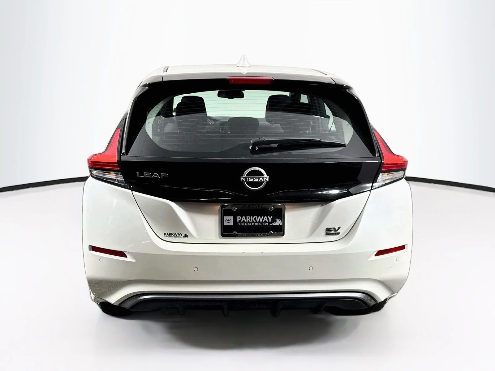 Used 2023 White Nissan SV Plus image 6