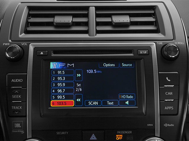 Used 2014 Classic Silver Metallic Toyota SE image 9
