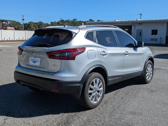 Used 2021 Brilliant Silver Metallic Nissan SV image 3