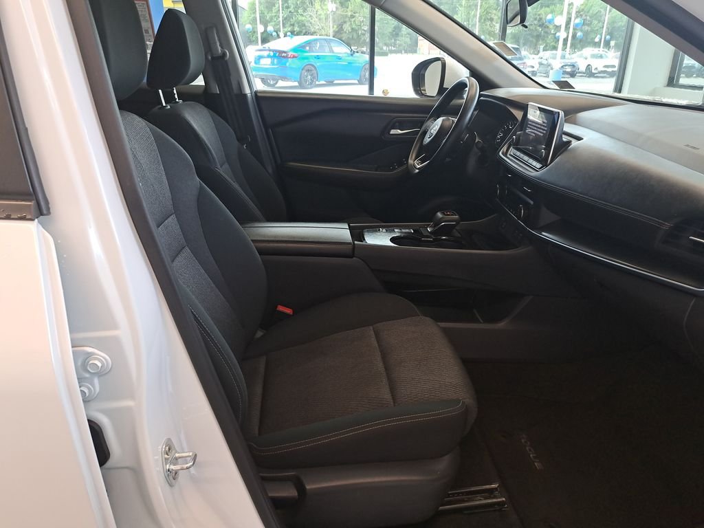 Used 2024 White Nissan SV image 31