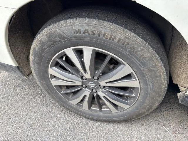 Used 2019 White Nissan SL image 9