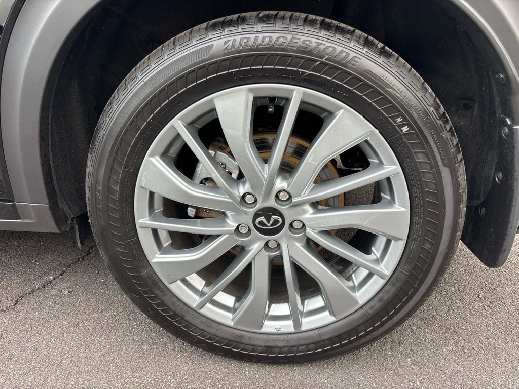 Certified Used 2025 Black INFINITI LUXE image 9