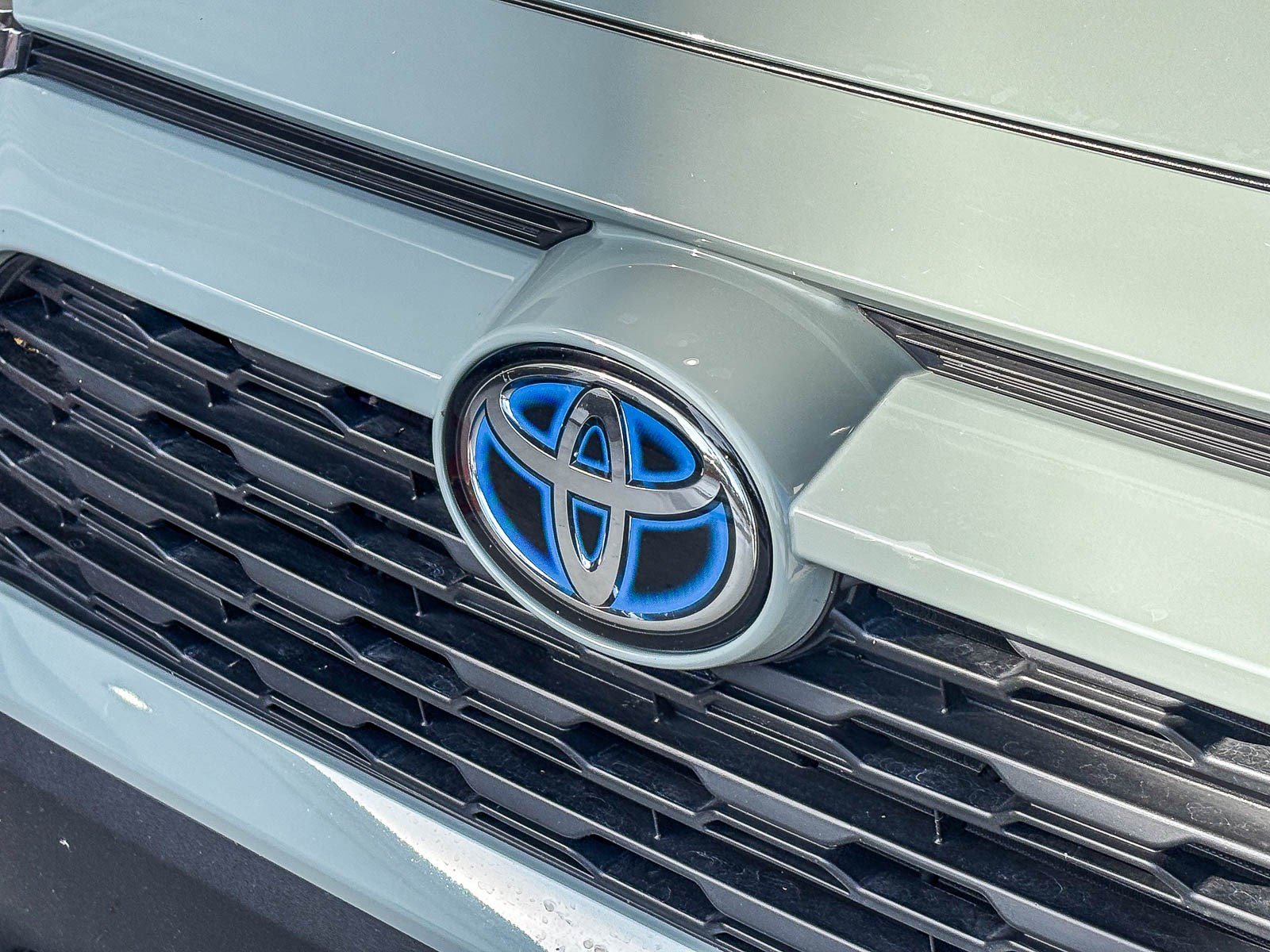 Used 2022 Lunar Rock Toyota Hybrid XLE image 9