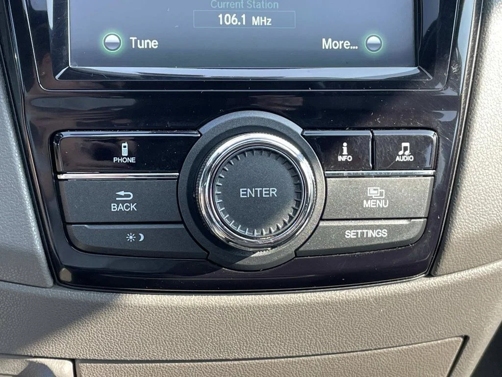 Used 2014 White Honda EX-L image 38