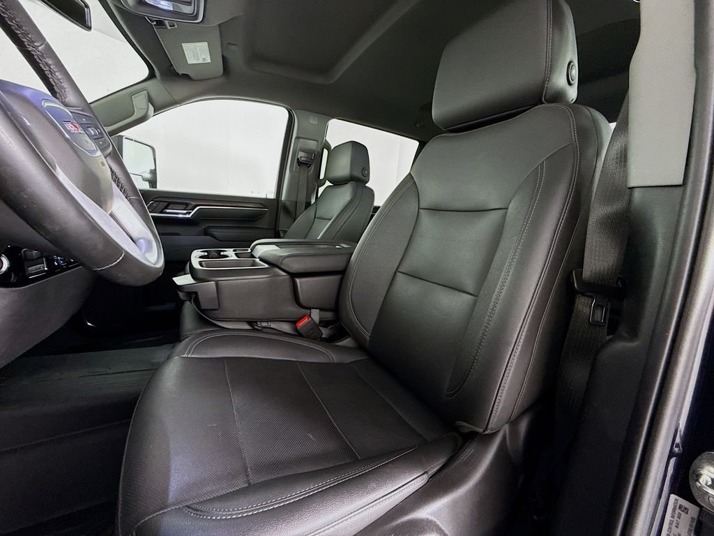 Used 2024 Silver GMC SLT image 5