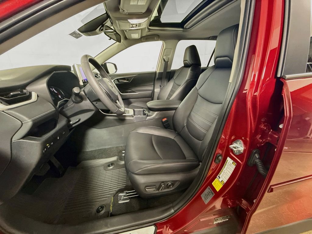 Used 2025 Ruby Flare Pearl Toyota XLE Premium image 21