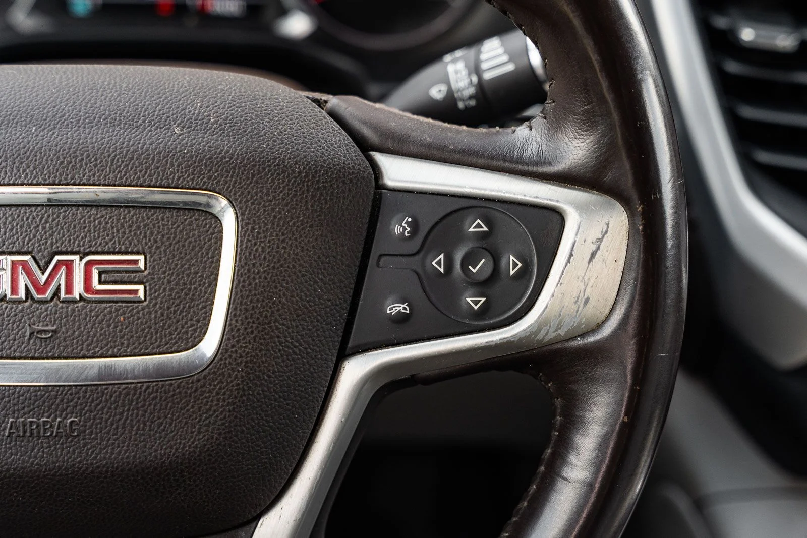 Used 2018 White GMC SLT-2 image 26