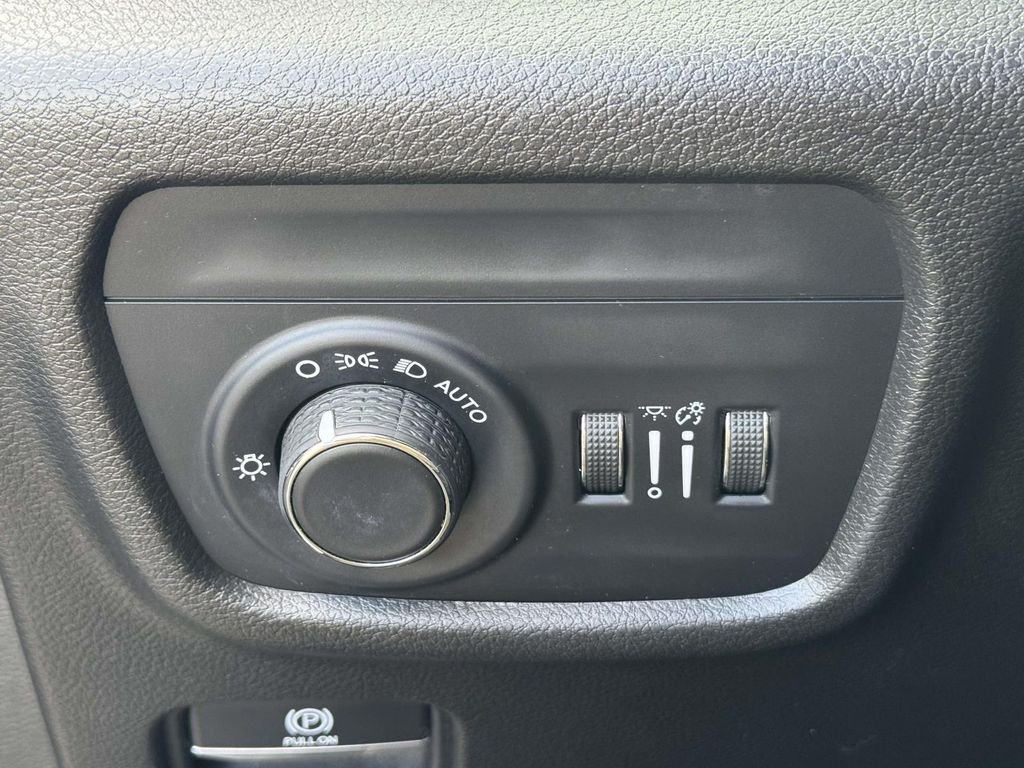 Used 2021 Black Jeep Laredo image 28
