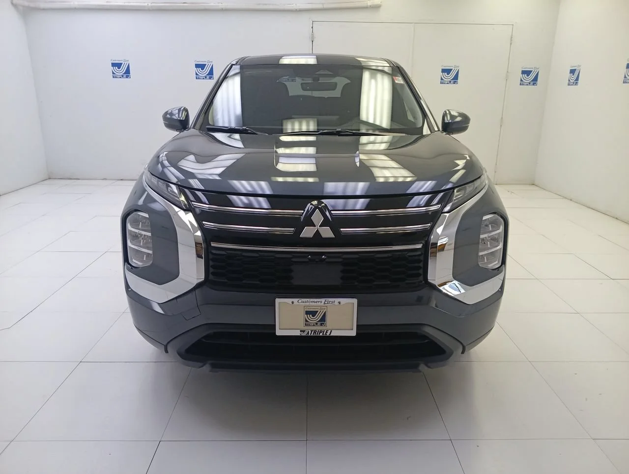 New 2026 Graphite Gray Mitsubishi ES image 3