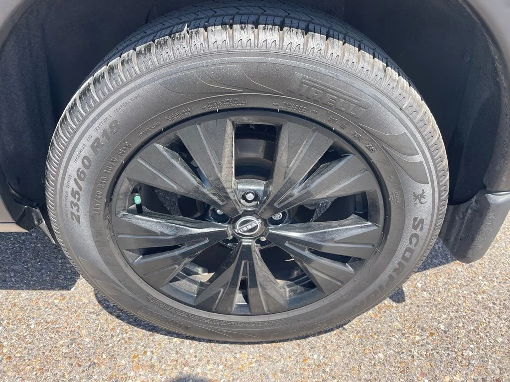 Used 2023 Gray Nissan SV image 18