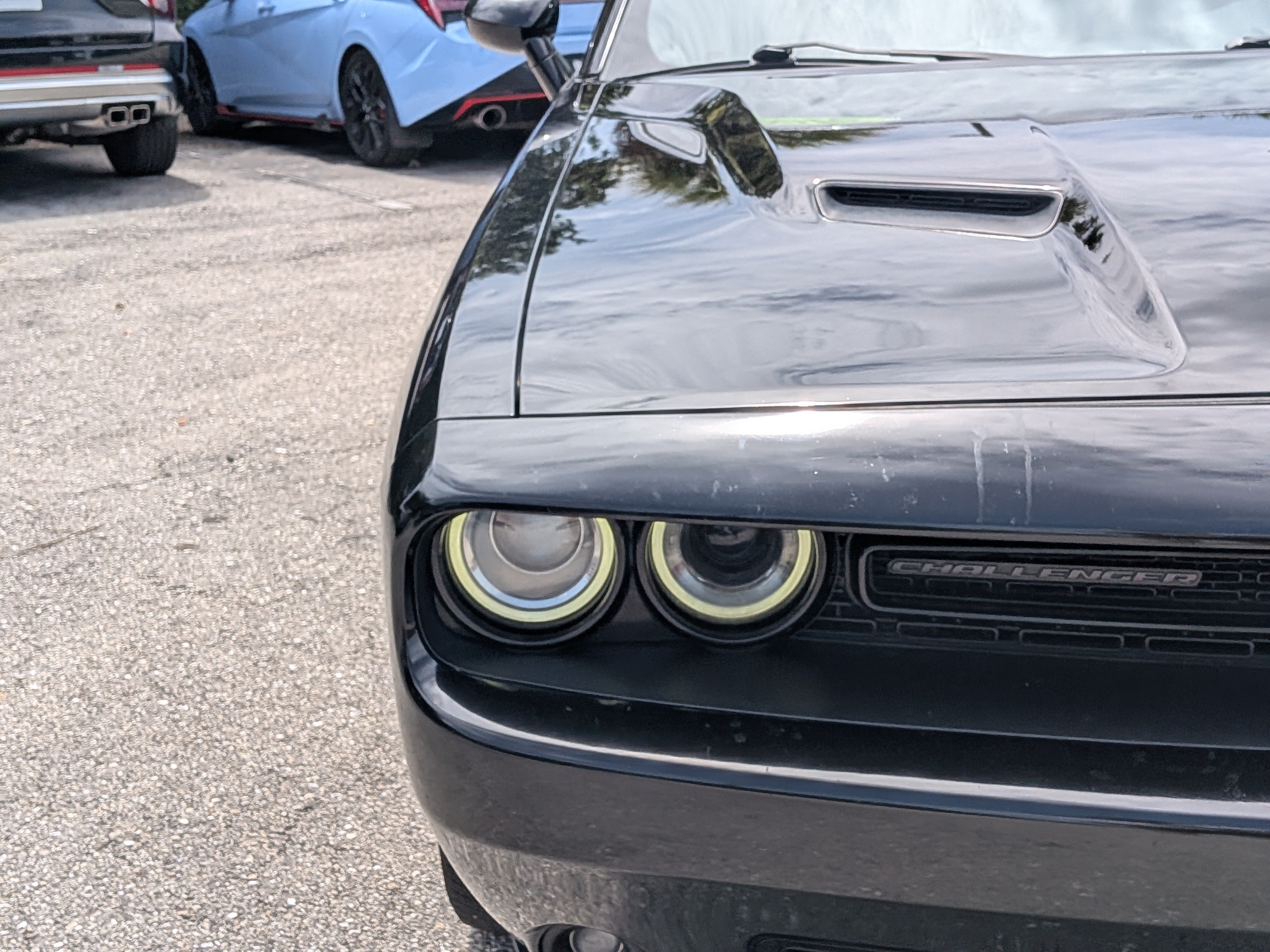 Used 2016 Pitch Black Clearcoat Dodge SXT image 9