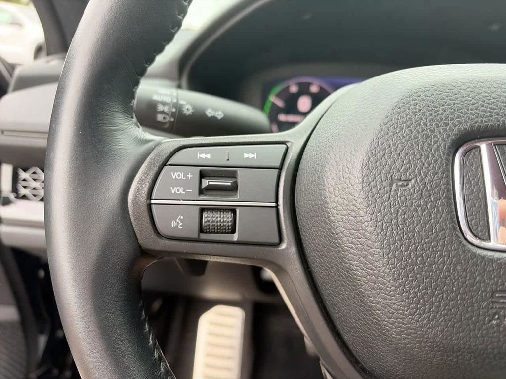 Used 2023  Honda Sport image 21