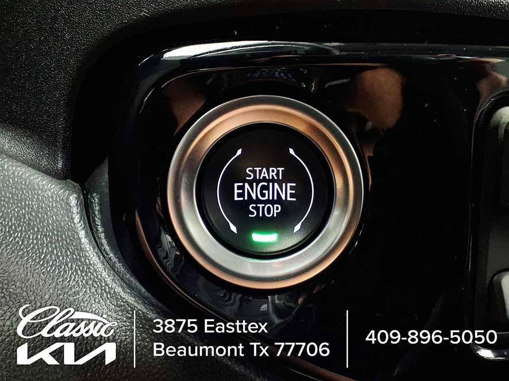 Used 2025 White GMC SLT image 18