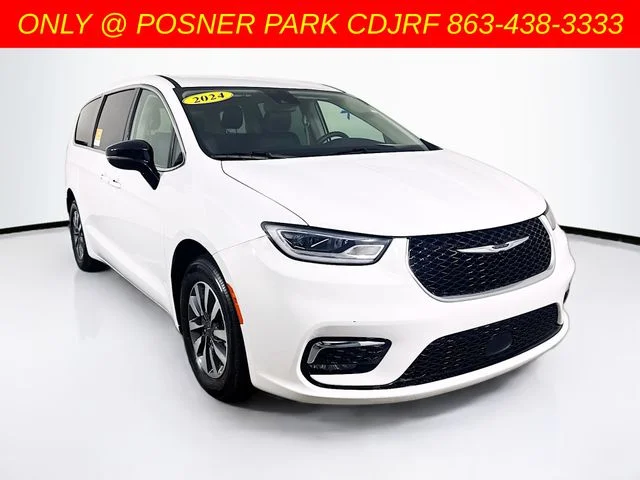 Used 2024 White Chrysler Select image 1