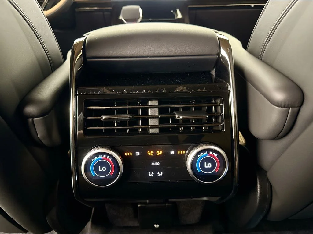 New 2026 Santorini Black Land Rover Dynamic SE image 27
