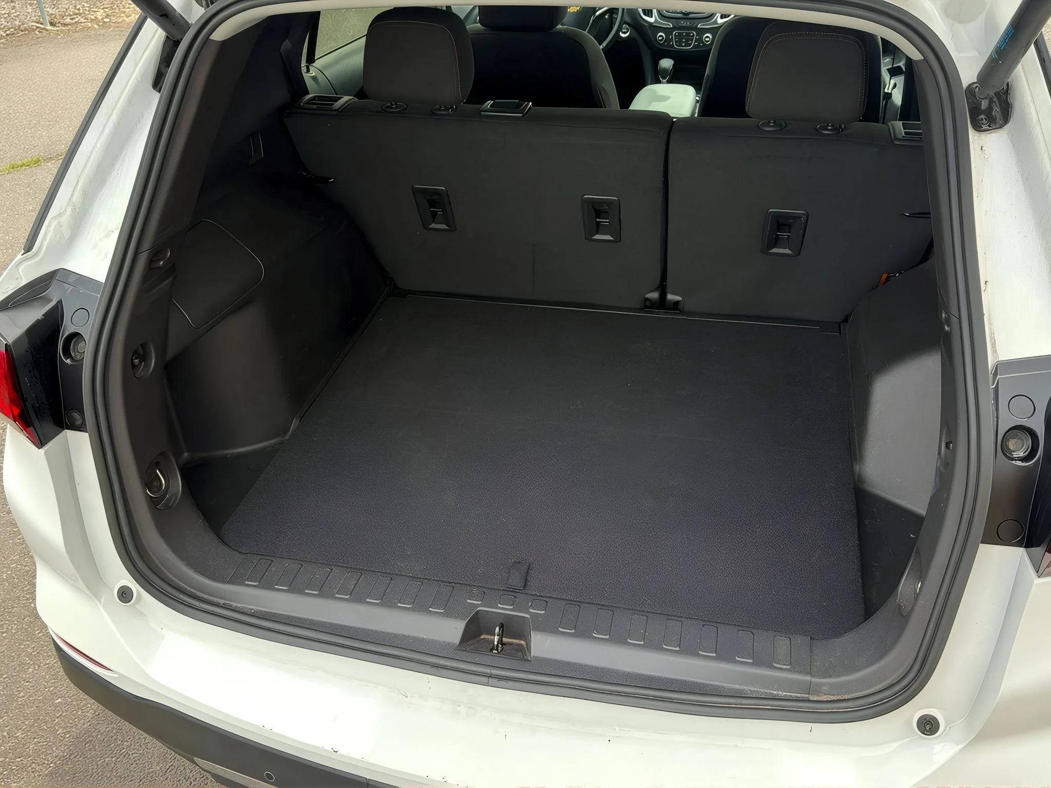 Used 2024 Summit White Chevrolet LT image 12