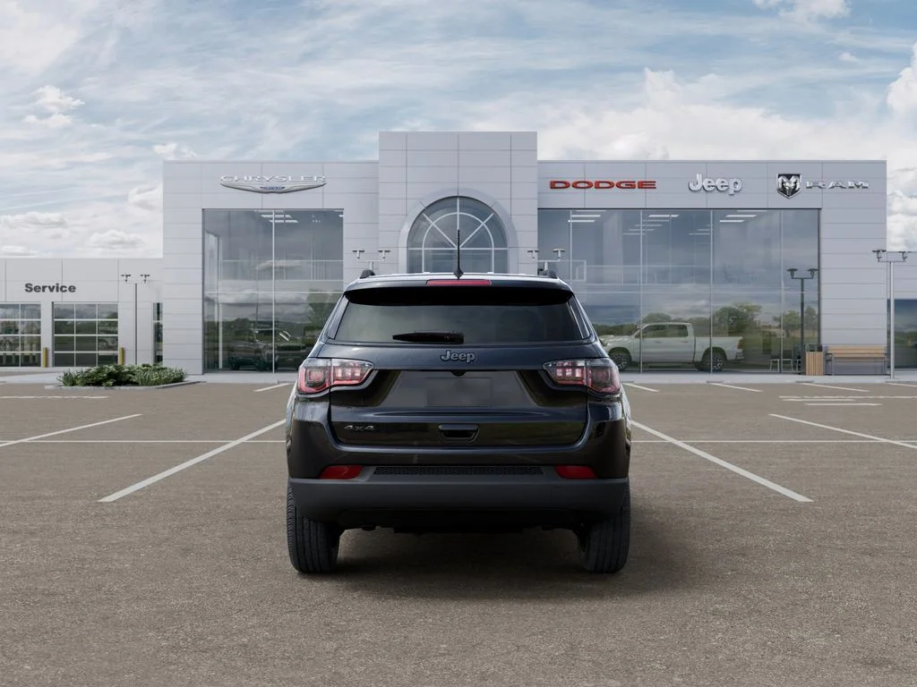 New 2026 Diamond Black Crystal Pearlcoat Jeep Latitude image 8