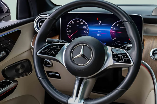 Used 2023 Blue Mercedes-Benz GLC 300 image 12