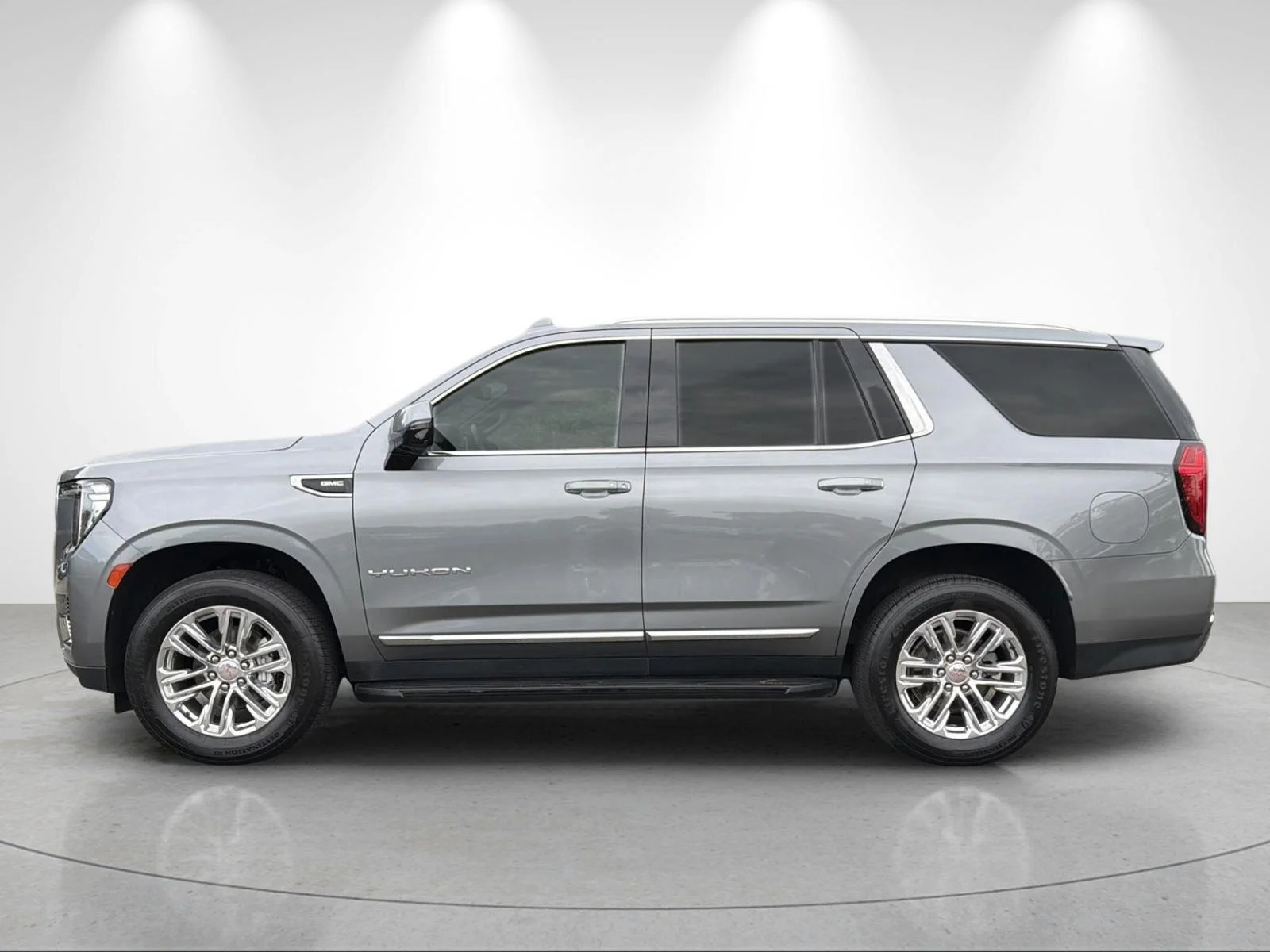Used 2021 Satin Steel Metallic GMC SLT image 2