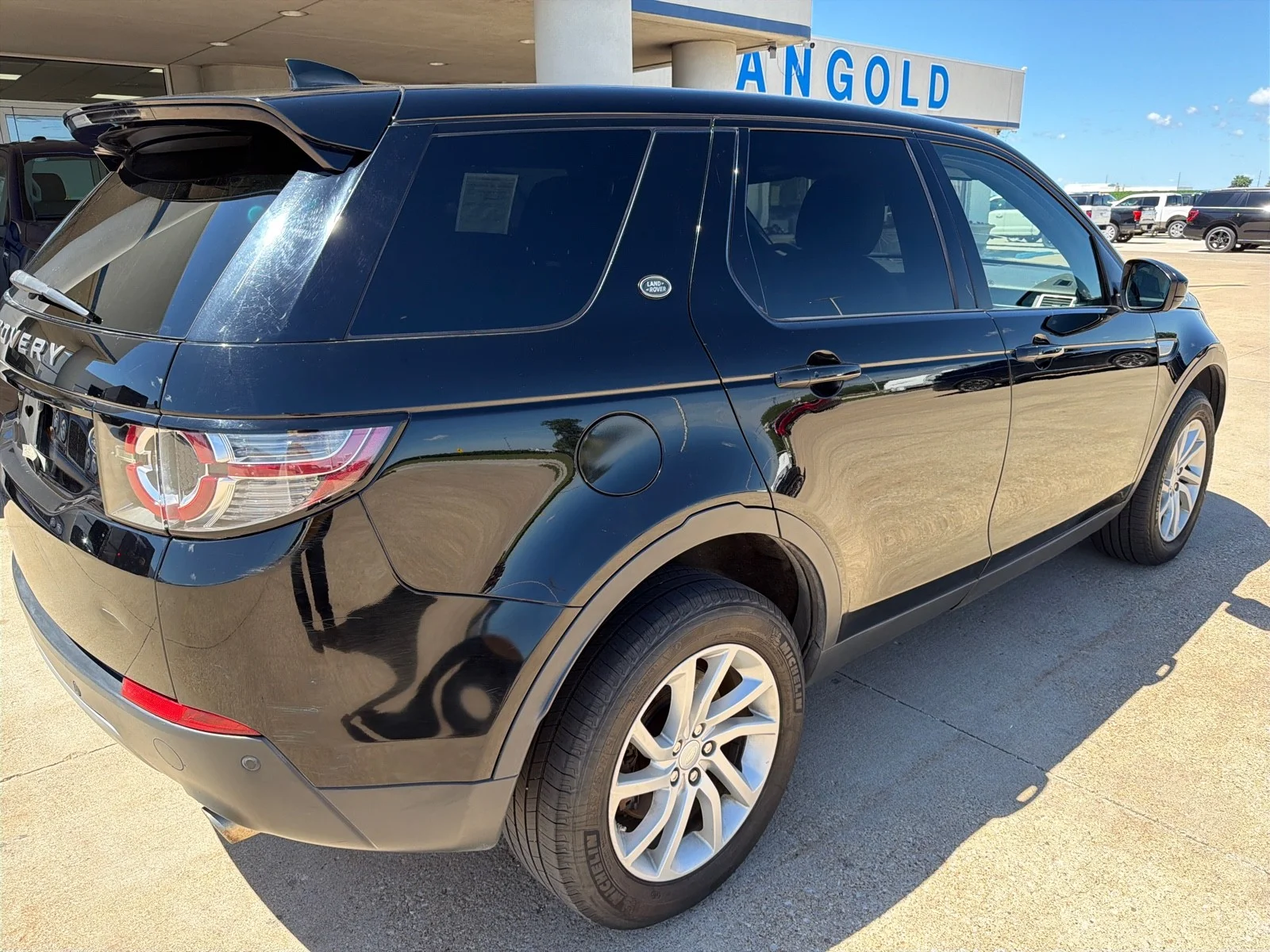 Used 2018 Land Rover Discovery Sport HSE with VIN SALCR2RX5JH747121 for sale in Eureka, IL