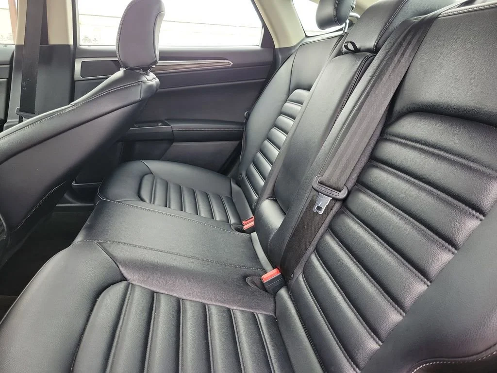 Used 2020 Red Ford SEL image 9