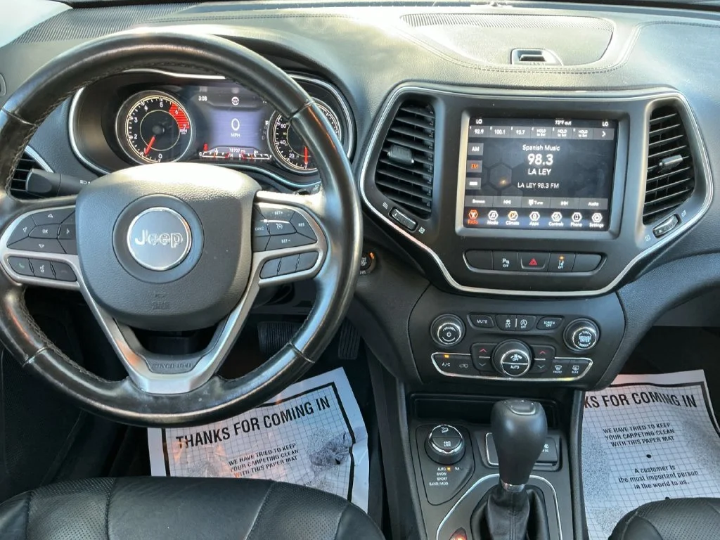 Used 2021 White Jeep Latitude Lux image 17