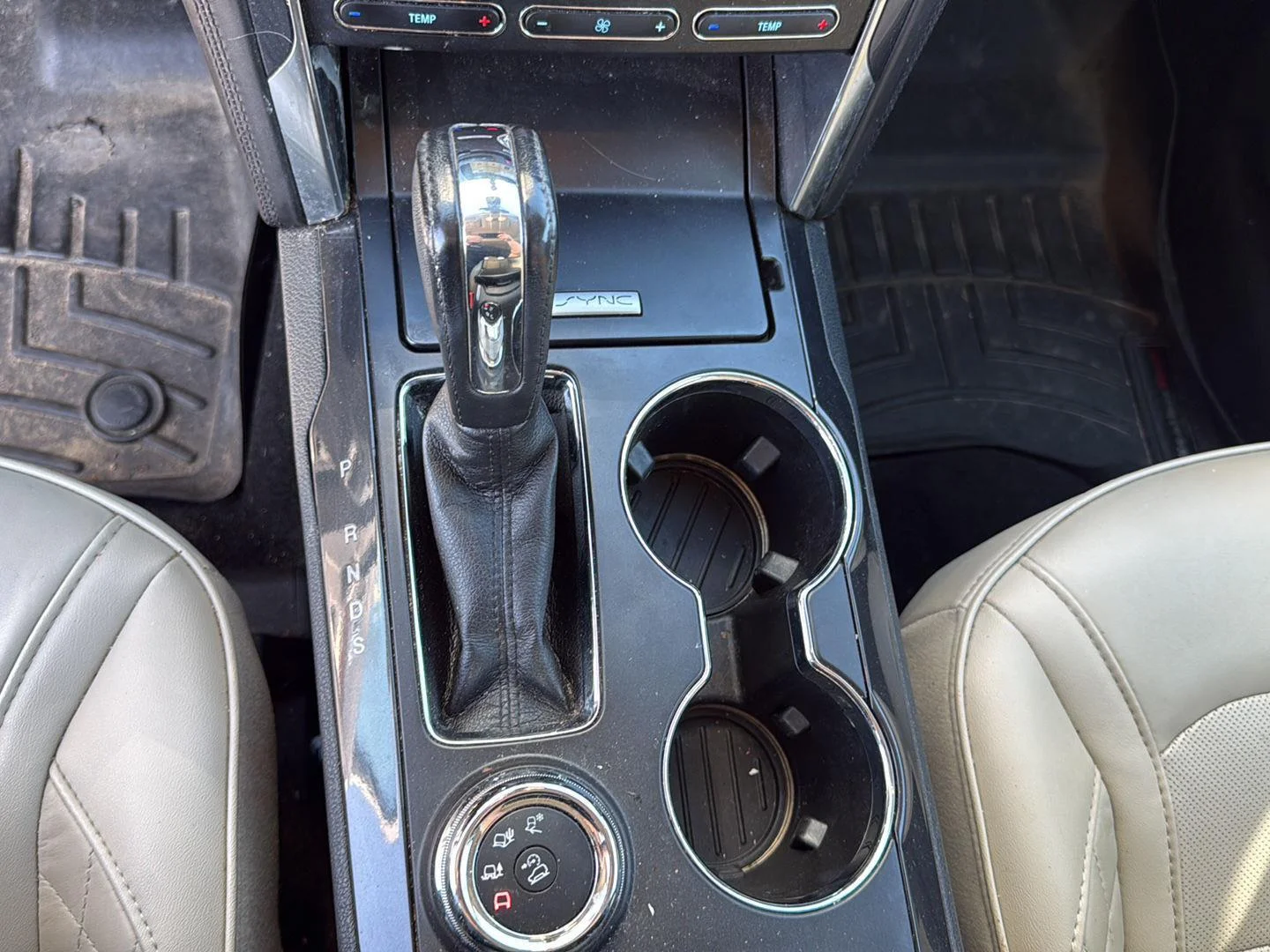 Used 2019 White Platinum Tri-Coat Metallic Ford Platinum image 21