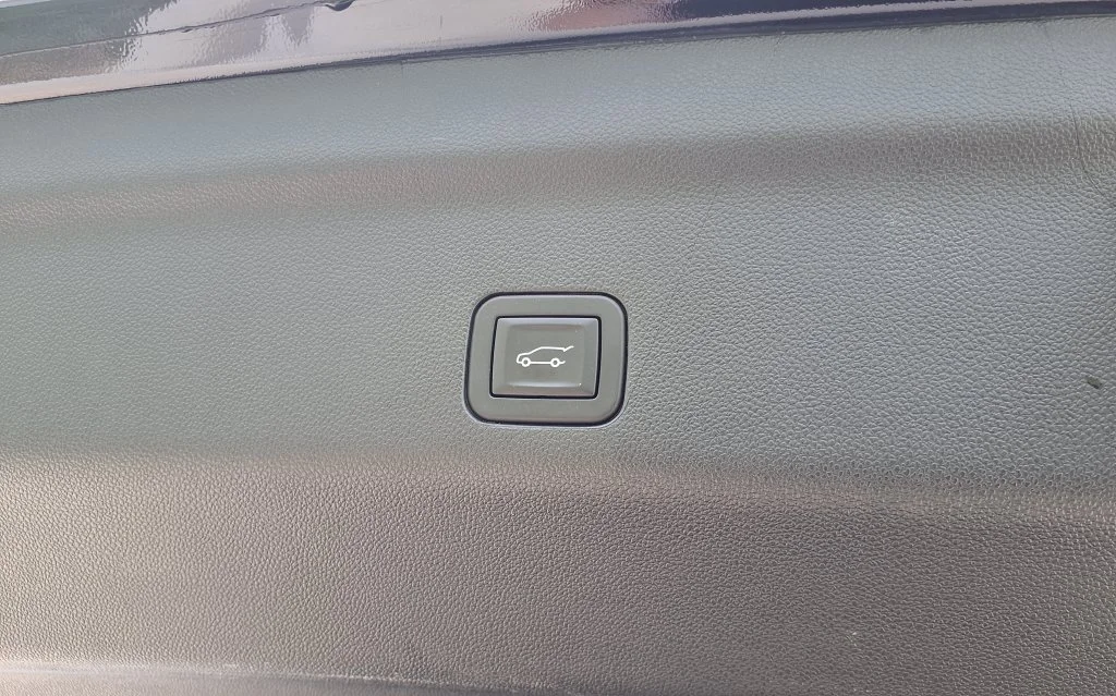 Used 2025 Black Cadillac Sport image 12