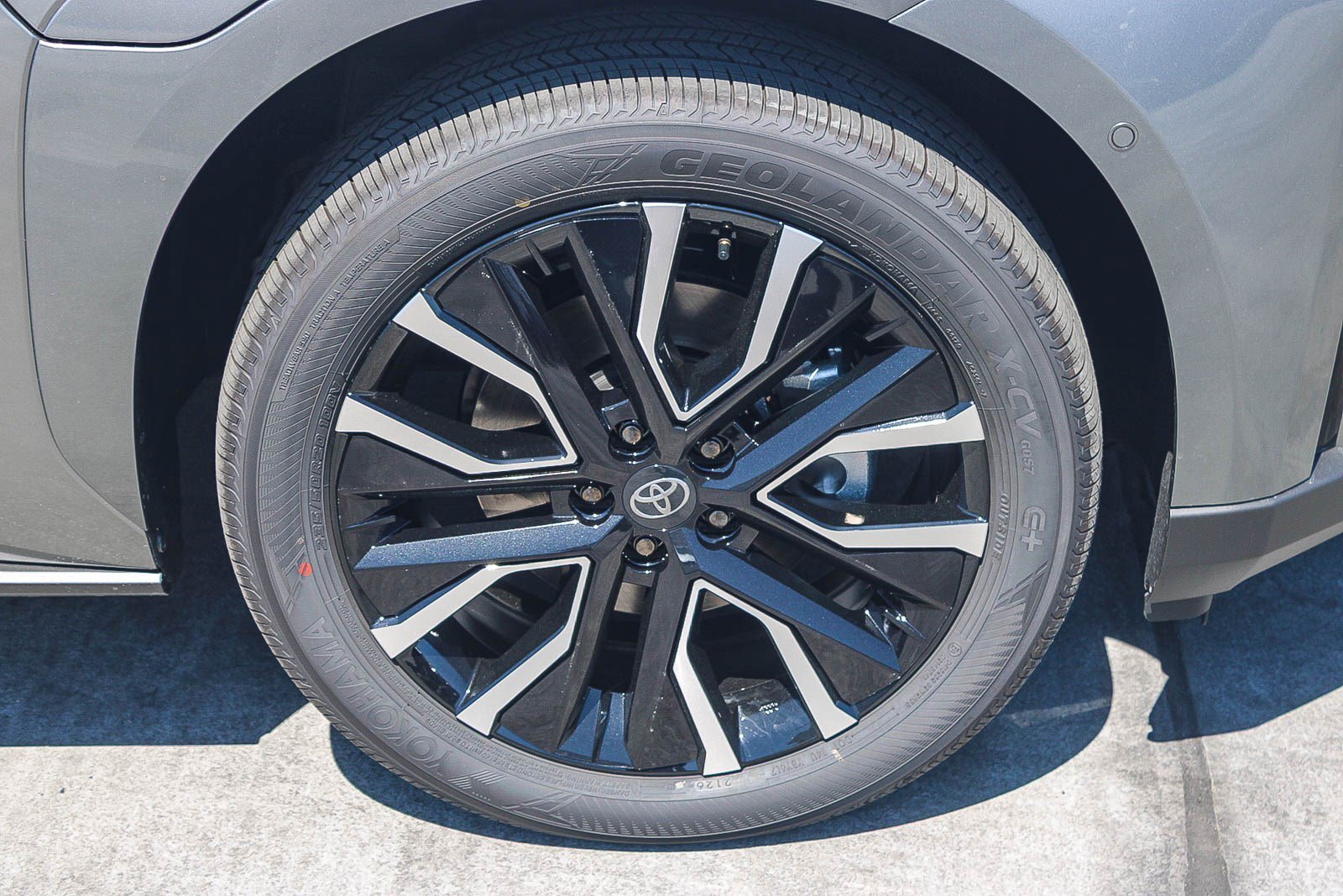 New 2026 Heavy Metal with Midnight Black Metallic roof <sup>1</sup> Toyota  Limited image 10