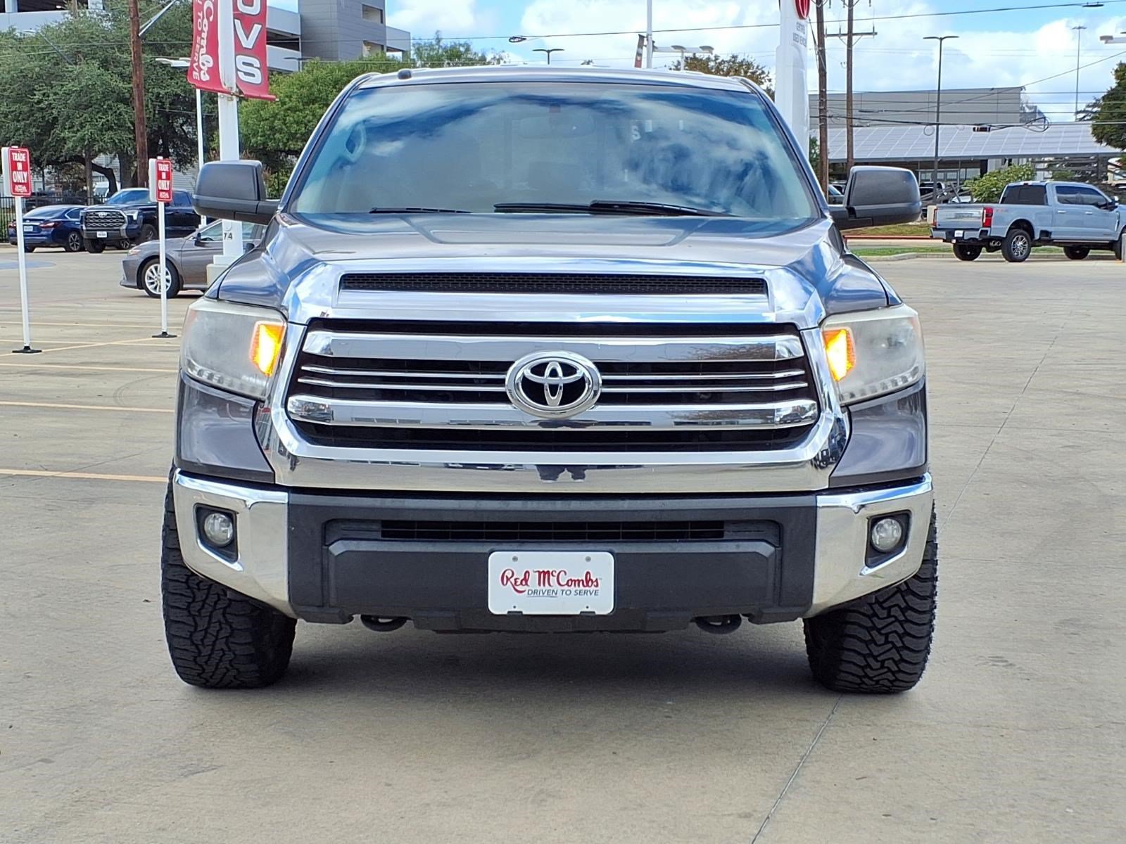 Used 2017 MAGNETIC GRAY MET Toyota SR5 image 2