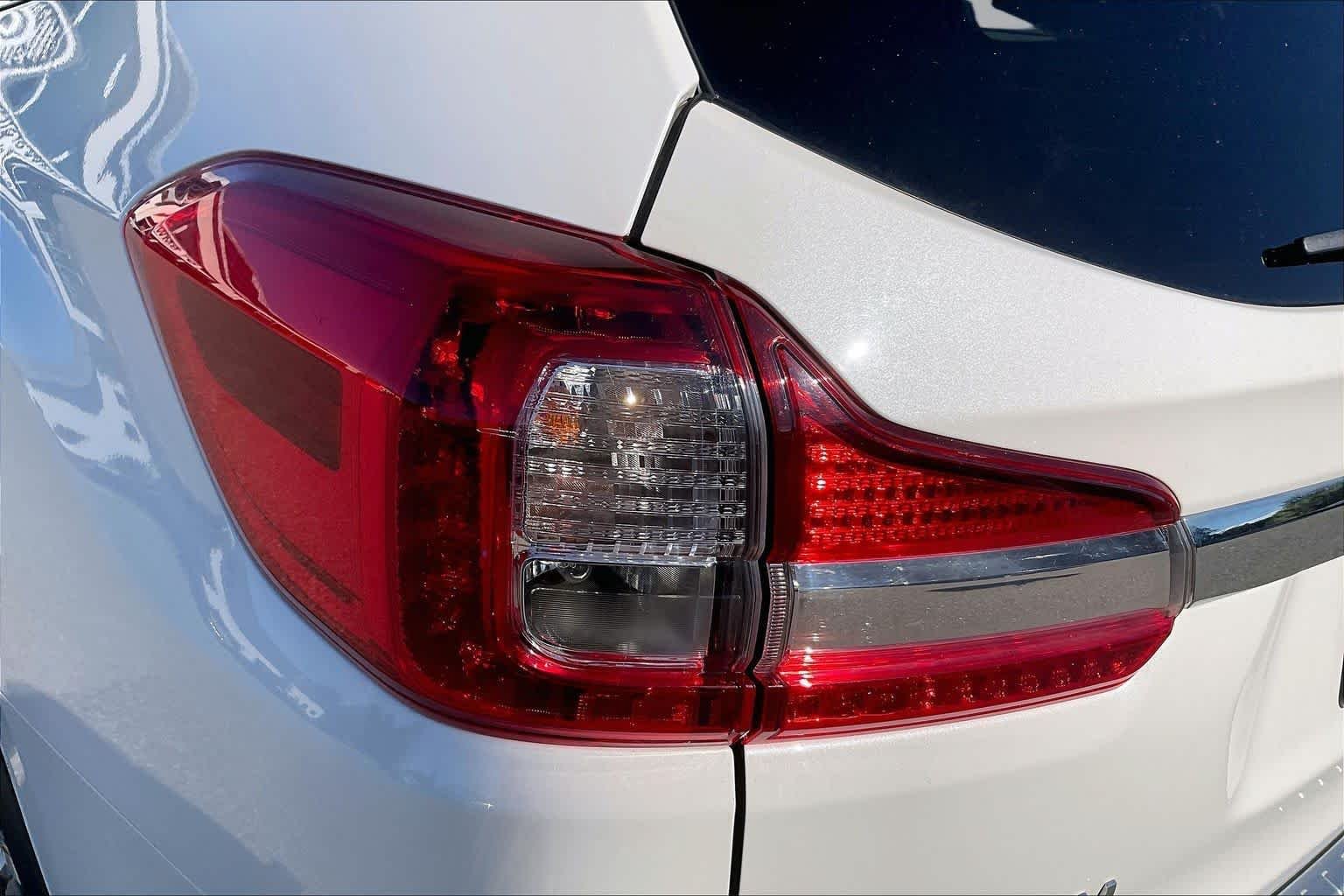 Used 2019 Crystal White Pearl Subaru Limited image 26