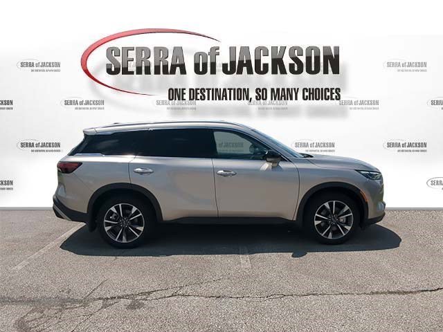Used 2025 Warm Titanium INFINITI LUXE image 10