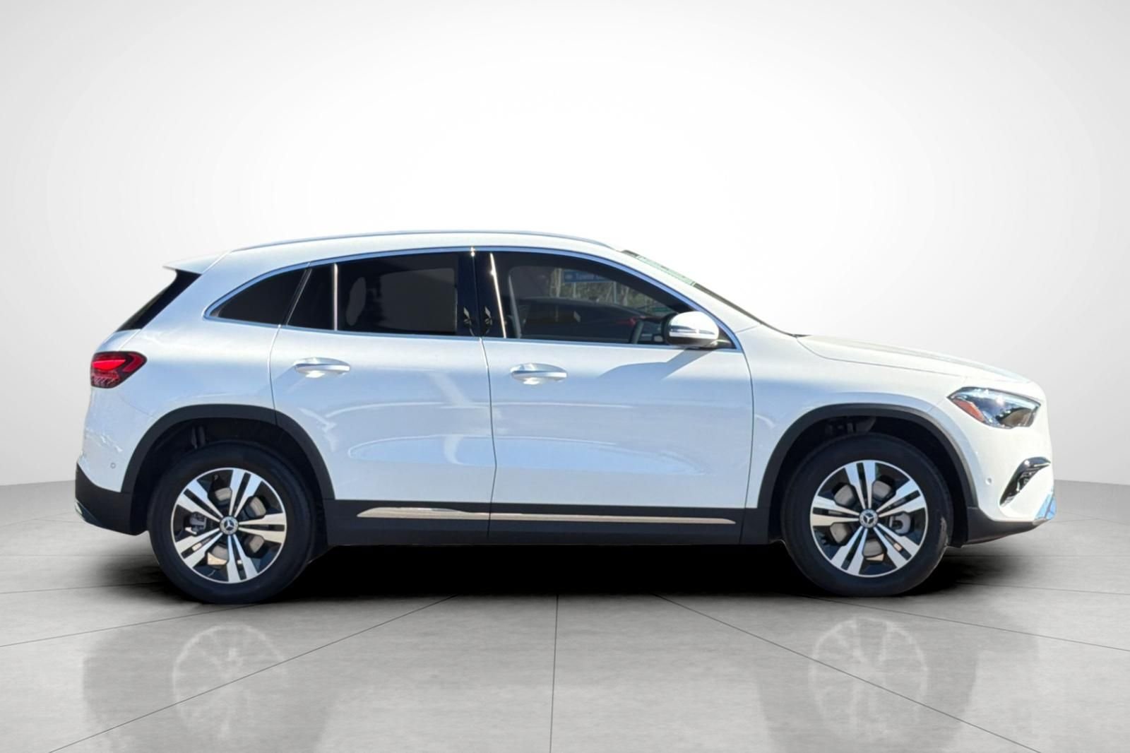 New 2026 Polar White Mercedes-Benz GLA 250 image 31
