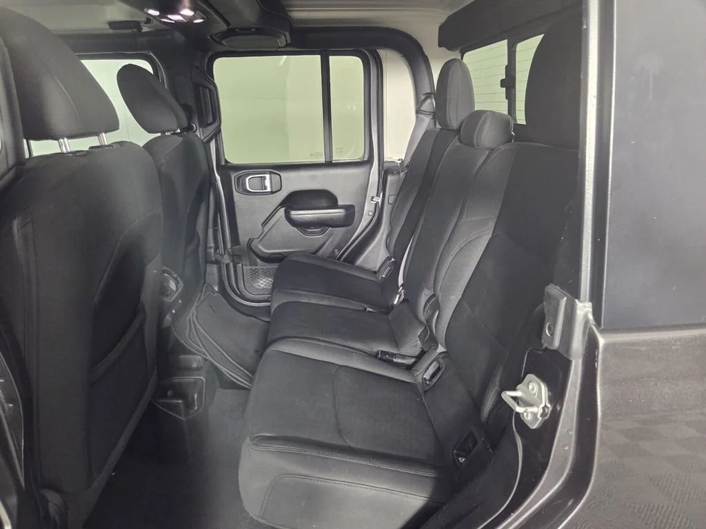Used 2022 Granite Crystal Metallic Clearcoat Jeep Altitude image 23