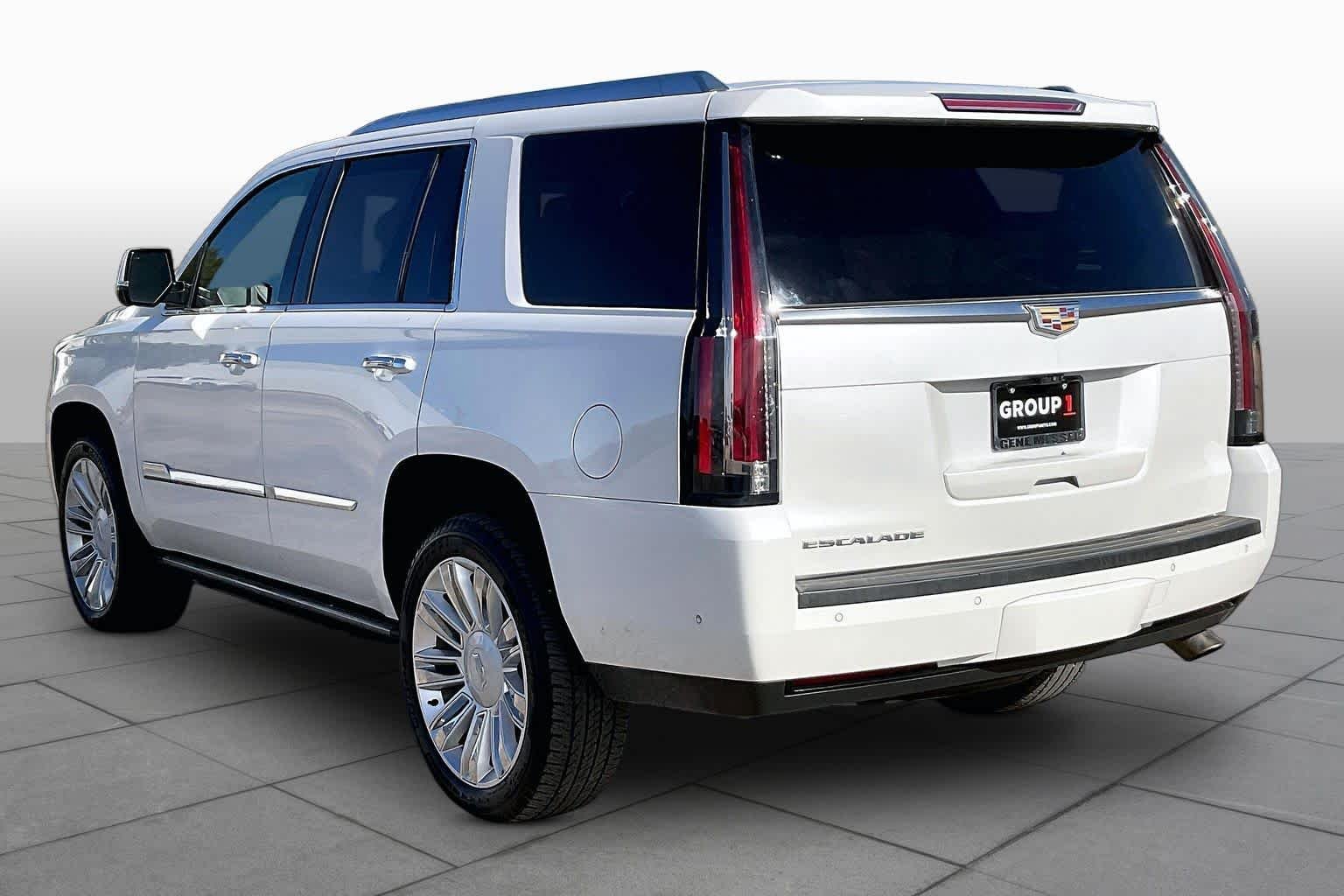 Used 2017 Crystal White Tricoat Cadillac Platinum image 11