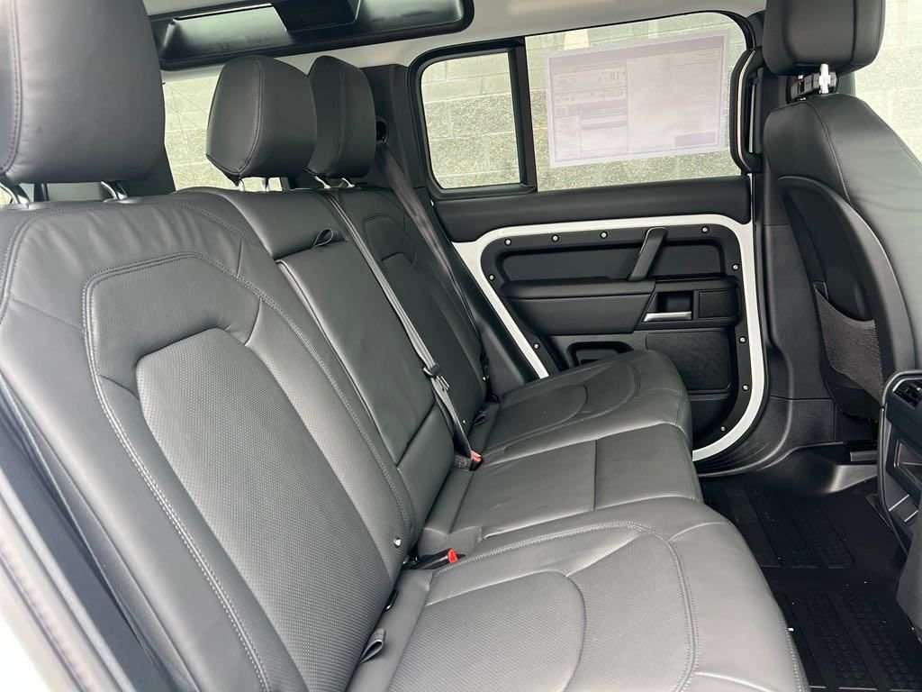 2025 Land Rover Defender S - Photo 18